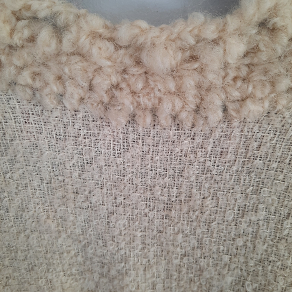 VINTAGE Cream Sherpa/Boucle Long COAT with Tartan Plaid Lining - Button Front - Picture 7 of 13